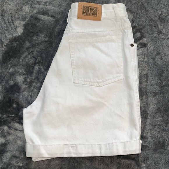 LIZWEAR Liz Authentic Vintage High Waist White Denim Shorts - Picture 8 of 8